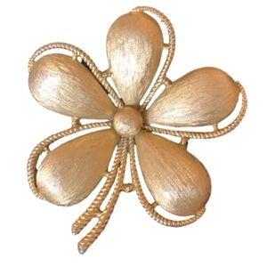 Vintage Trafari brushed gold color flower brooch / pin